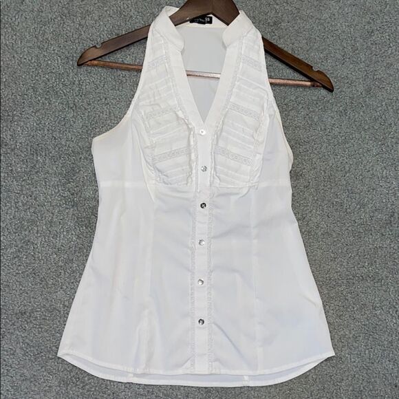 White sleeveless top - Picture 6 of 11
